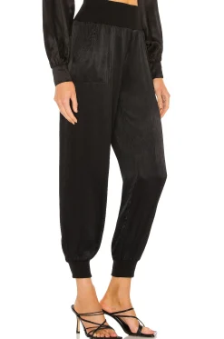 BLACK Sleek Textured Pant