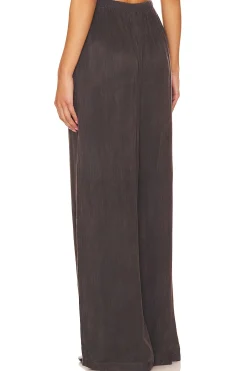 Easy Pleated Wide Leg Pant