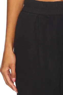 Pleat Relaxed Fit Pant